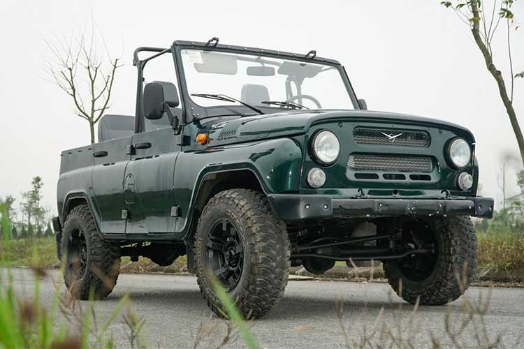 Xe Nga UAZ Hunter mui trần giá 565 triệu tại Hà Nội